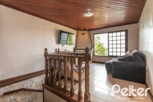 Casa à venda com 189m², 3 dormitórios, 1 suíte, 5 vagas, no bairro Espírito Santo em Porto Alegre