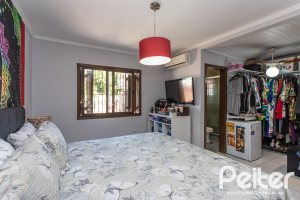Casa à venda com 189m², 3 dormitórios, 1 suíte, 5 vagas, no bairro Espírito Santo em Porto Alegre
