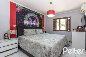 Casa à venda com 189m², 3 dormitórios, 1 suíte, 5 vagas, no bairro Espírito Santo em Porto Alegre