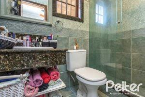 Casa à venda com 189m², 3 dormitórios, 1 suíte, 5 vagas, no bairro Espírito Santo em Porto Alegre