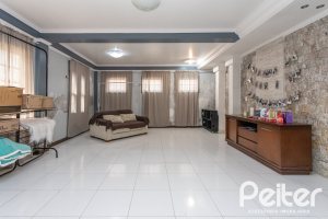 Casa à venda com 189m², 3 dormitórios, 1 suíte, 5 vagas, no bairro Espírito Santo em Porto Alegre