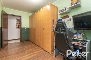 Casa à venda com 189m², 3 dormitórios, 1 suíte, 5 vagas, no bairro Espírito Santo em Porto Alegre