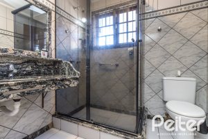 Casa à venda com 189m², 3 dormitórios, 1 suíte, 5 vagas, no bairro Espírito Santo em Porto Alegre