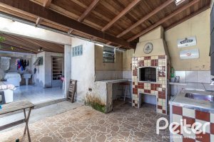 Casa à venda com 189m², 3 dormitórios, 1 suíte, 5 vagas, no bairro Espírito Santo em Porto Alegre