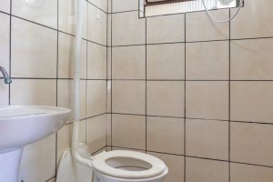 Casa à venda com 189m², 3 dormitórios, 1 suíte, 5 vagas, no bairro Espírito Santo em Porto Alegre