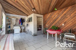 Casa à venda com 189m², 3 dormitórios, 1 suíte, 5 vagas, no bairro Espírito Santo em Porto Alegre