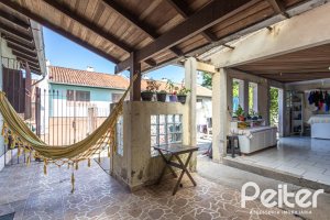 Casa à venda com 189m², 3 dormitórios, 1 suíte, 5 vagas, no bairro Espírito Santo em Porto Alegre