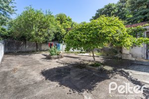 Casa à venda com 189m², 3 dormitórios, 1 suíte, 5 vagas, no bairro Espírito Santo em Porto Alegre