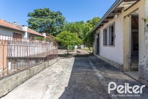 Casa à venda com 189m², 3 dormitórios, 1 suíte, 5 vagas, no bairro Espírito Santo em Porto Alegre