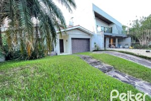Casa à venda com 240m², 3 dormitórios, 1 suíte, 4 vagas, no bairro Ipanema em Porto Alegre