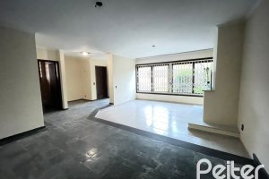 Casa à venda com 240m², 3 dormitórios, 1 suíte, 4 vagas, no bairro Ipanema em Porto Alegre