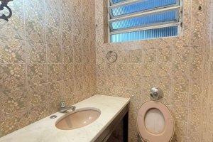 Casa à venda com 240m², 3 dormitórios, 1 suíte, 4 vagas, no bairro Ipanema em Porto Alegre