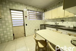 Casa à venda com 240m², 3 dormitórios, 1 suíte, 4 vagas, no bairro Ipanema em Porto Alegre