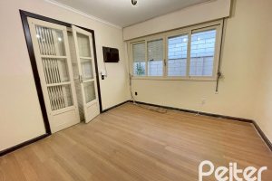 Casa à venda com 240m², 3 dormitórios, 1 suíte, 4 vagas, no bairro Ipanema em Porto Alegre