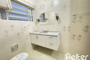 Casa à venda com 240m², 3 dormitórios, 1 suíte, 4 vagas, no bairro Ipanema em Porto Alegre