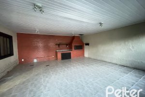 Casa à venda com 240m², 3 dormitórios, 1 suíte, 4 vagas, no bairro Ipanema em Porto Alegre