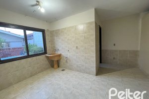 Casa à venda com 240m², 3 dormitórios, 1 suíte, 4 vagas, no bairro Ipanema em Porto Alegre