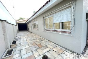 Casa à venda com 240m², 3 dormitórios, 1 suíte, 4 vagas, no bairro Ipanema em Porto Alegre