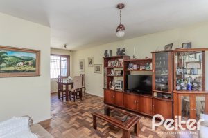 Casa à venda com 175m², 3 dormitórios, 1 suíte, 4 vagas, no bairro Vila Conceição em Porto Alegre