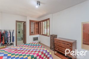 Casa à venda com 175m², 3 dormitórios, 1 suíte, 4 vagas, no bairro Vila Conceição em Porto Alegre