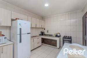 Casa à venda com 175m², 3 dormitórios, 1 suíte, 4 vagas, no bairro Vila Conceição em Porto Alegre