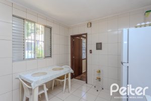Casa à venda com 175m², 3 dormitórios, 1 suíte, 4 vagas, no bairro Vila Conceição em Porto Alegre