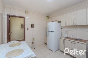 Casa à venda com 175m², 3 dormitórios, 1 suíte, 4 vagas, no bairro Vila Conceição em Porto Alegre