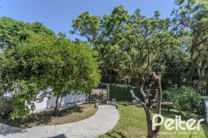 Casa à venda com 175m², 3 dormitórios, 1 suíte, 4 vagas, no bairro Vila Conceição em Porto Alegre