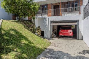 Casa à venda com 175m², 3 dormitórios, 1 suíte, 4 vagas, no bairro Vila Conceição em Porto Alegre