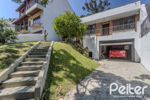 Casa à venda com 175m², 3 dormitórios, 1 suíte, 4 vagas, no bairro Vila Conceição em Porto Alegre