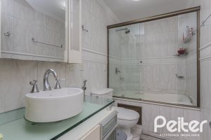 Casa em Condomínio à venda com 201m², 3 dormitórios, 1 suíte, 2 vagas, no bairro Tristeza em PORTO ALEGRE