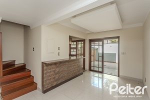 Casa à venda com 158m², 3 dormitórios, 1 suíte, 2 vagas, no bairro Tristeza em Porto Alegre