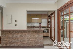 Casa à venda com 158m², 3 dormitórios, 1 suíte, 2 vagas, no bairro Tristeza em Porto Alegre