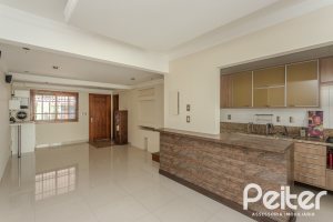 Casa à venda com 158m², 3 dormitórios, 1 suíte, 2 vagas, no bairro Tristeza em Porto Alegre