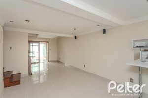 Casa à venda com 158m², 3 dormitórios, 1 suíte, 2 vagas, no bairro Tristeza em Porto Alegre
