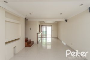 Casa à venda com 158m², 3 dormitórios, 1 suíte, 2 vagas, no bairro Tristeza em Porto Alegre