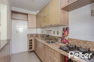 Casa à venda com 158m², 3 dormitórios, 1 suíte, 2 vagas, no bairro Tristeza em Porto Alegre