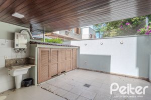 Casa à venda com 158m², 3 dormitórios, 1 suíte, 2 vagas, no bairro Tristeza em Porto Alegre