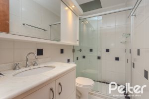 Casa à venda com 158m², 3 dormitórios, 1 suíte, 2 vagas, no bairro Tristeza em Porto Alegre