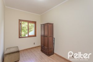 Casa à venda com 158m², 3 dormitórios, 1 suíte, 2 vagas, no bairro Tristeza em Porto Alegre