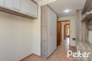 Casa à venda com 158m², 3 dormitórios, 1 suíte, 2 vagas, no bairro Tristeza em Porto Alegre