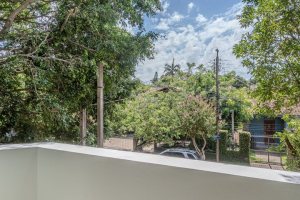 Casa à venda com 158m², 3 dormitórios, 1 suíte, 2 vagas, no bairro Tristeza em Porto Alegre