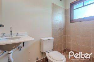 Casa à venda com 158m², 3 dormitórios, 1 suíte, 2 vagas, no bairro Tristeza em Porto Alegre