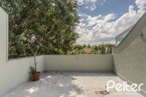 Casa à venda com 158m², 3 dormitórios, 1 suíte, 2 vagas, no bairro Tristeza em Porto Alegre