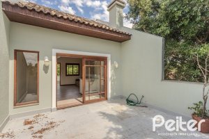 Casa à venda com 158m², 3 dormitórios, 1 suíte, 2 vagas, no bairro Tristeza em Porto Alegre