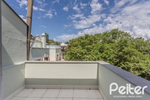 Casa à venda com 158m², 3 dormitórios, 1 suíte, 2 vagas, no bairro Tristeza em Porto Alegre