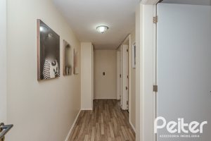 Casa à venda com 235m², 3 dormitórios, 1 suíte, 2 vagas, no bairro Vila Assunção em Porto Alegre