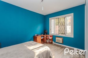Casa à venda com 235m², 3 dormitórios, 1 suíte, 2 vagas, no bairro Vila Assunção em Porto Alegre