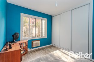 Casa à venda com 235m², 3 dormitórios, 1 suíte, 2 vagas, no bairro Vila Assunção em Porto Alegre