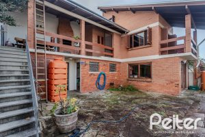 Casa à venda com 235m², 3 dormitórios, 1 suíte, 2 vagas, no bairro Vila Assunção em Porto Alegre